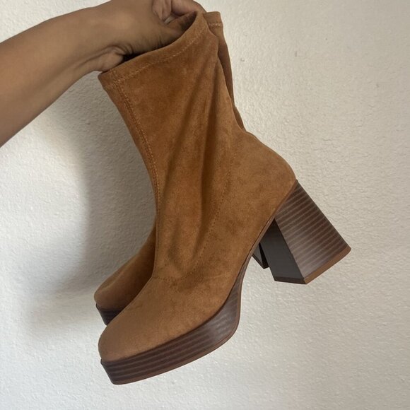 Sugar Faux Suede Cognac Soft Upper Fabric High Ankle Boots WOMEN'S SIZE: 6 - Picture 3 of 7